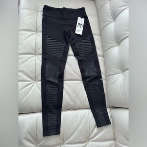 NWT alo moto leggings size small in black